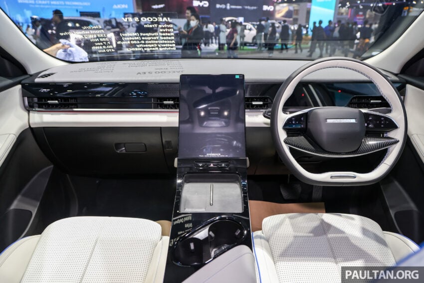 现身原厂宣传海报! Jaecoo J5 与 Omoda C9 PHEV 即将来马, 或在本月21至24日于吉隆坡 Desa Park City 亮相? 304410