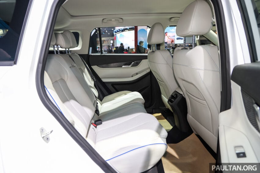 现身原厂宣传海报! Jaecoo J5 与 Omoda C9 PHEV 即将来马, 或在本月21至24日于吉隆坡 Desa Park City 亮相? 304413