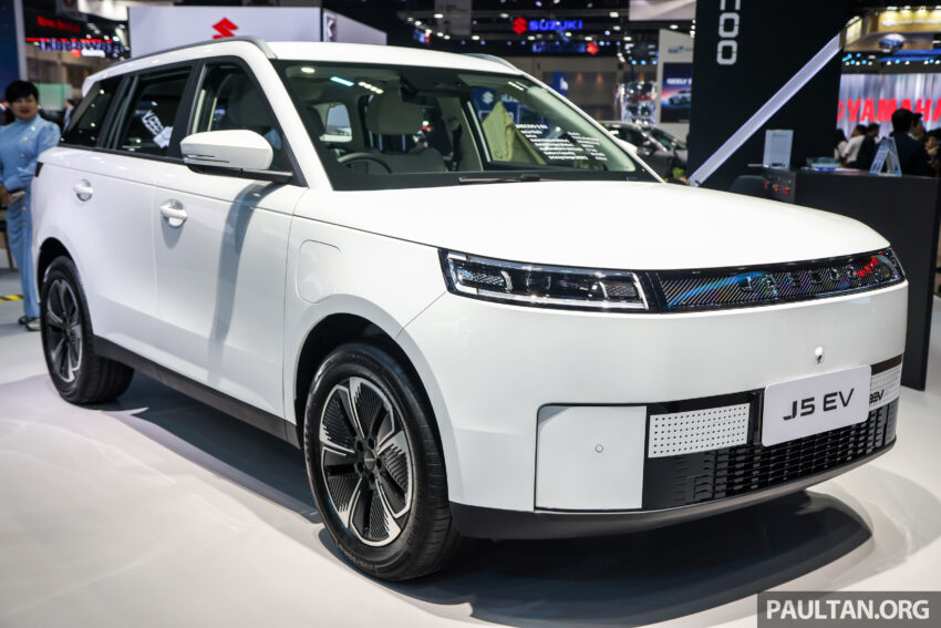 现身原厂宣传海报! Jaecoo J5 与 Omoda C9 PHEV 即将来马, 或在本月21至24日于吉隆坡 Desa Park City 亮相? 304400