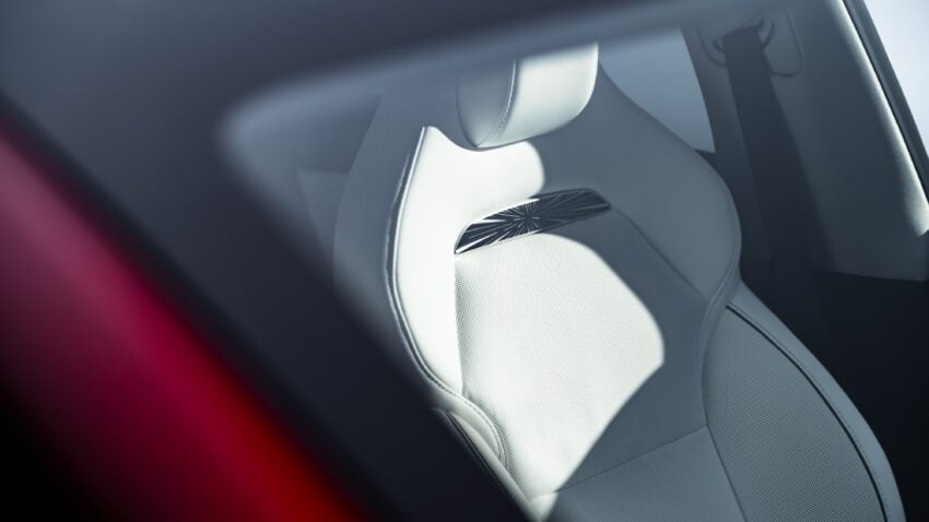 2026 Tesla Model Y Performance 全球首发, 定位车系旗舰性能版, 3.5秒破百, 极速250km/h, 续航里程可达580公里 306406