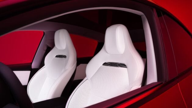2026 Tesla Model Y Performance 全球首发, 定位车系旗舰性能版, 3.5秒破百, 极速250km/h, 续航里程可达580公里