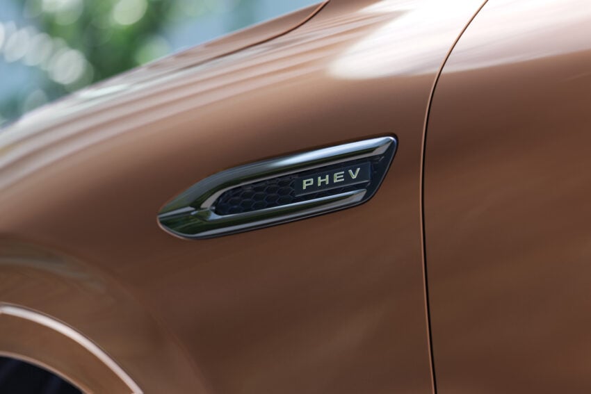 2025 Mazda CX-80 2.5G PHEV AWD 本地发布, 搭载2.5L PHEV混动系统, 综合油耗1.6L/100km, 售价33.16万令吉 306480