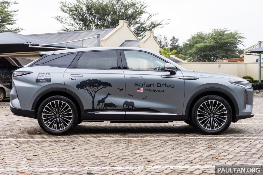 现身原厂宣传海报! Jaecoo J5 与 Omoda C9 PHEV 即将来马, 或在本月21至24日于吉隆坡 Desa Park City 亮相? 304423