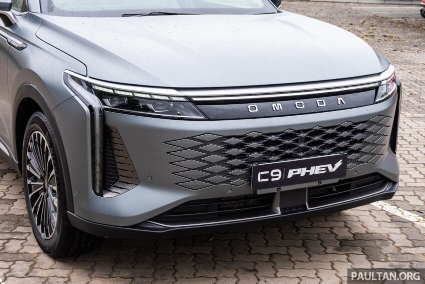 现身原厂宣传海报! Jaecoo J5 与 Omoda C9 PHEV 即将来马, 或在本月21至24日于吉隆坡 Desa Park City 亮相? 304424