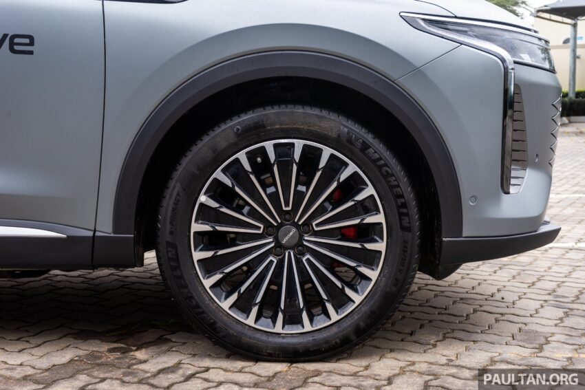 现身原厂宣传海报! Jaecoo J5 与 Omoda C9 PHEV 即将来马, 或在本月21至24日于吉隆坡 Desa Park City 亮相? 304428
