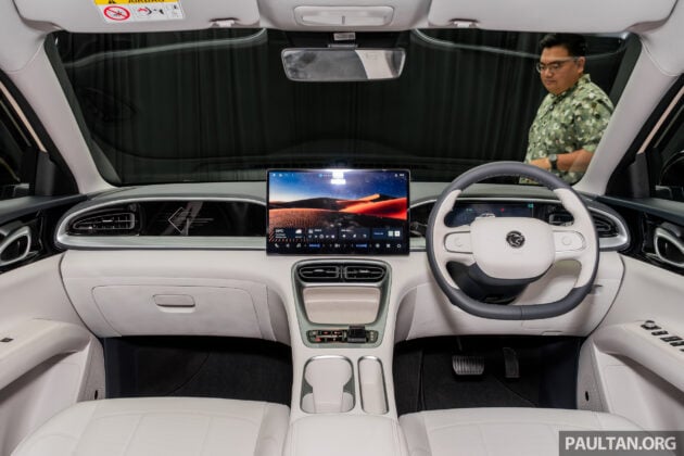 2025 Proton eMAS 5 官方规格获确认, 续航里程325公里, 21分钟从30%充电至80%, 支持无线 Apple CarPlay