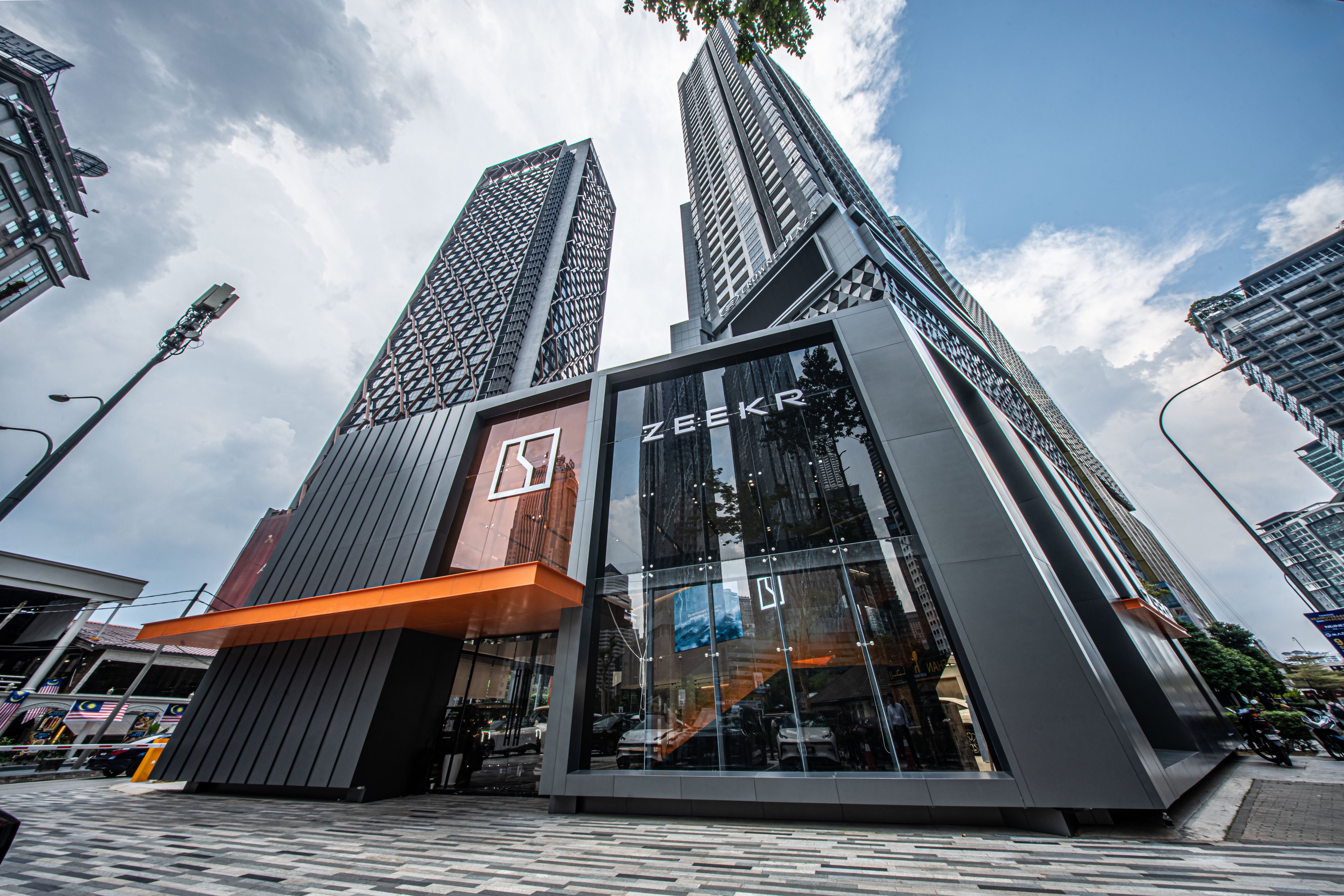 极氪 Zeekr Centre KLCC 正式开幕！展厅占地4,800平方尺，位于隆市中心黄金地段；由 Preeminent Auto 运营