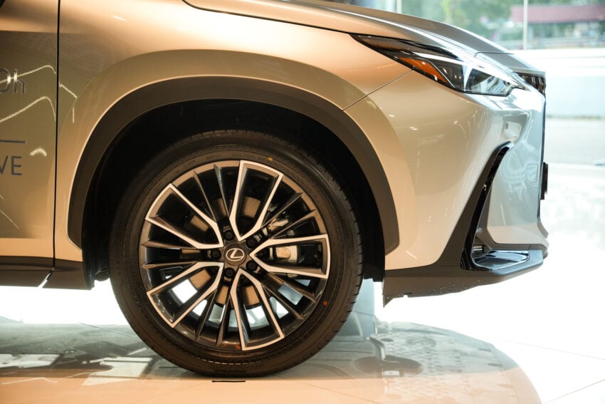 2025 Lexus NX 350h Luxury 实拍+简单试驾心得, 让人惊艳的动力表现, 依旧出色的驾驶与组装品质, 售价39.6万令吉 309042