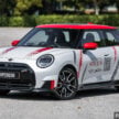 2025 MINI JCW Electric 完整实拍图集+简单评测, 续航里程371公里, 5.9秒破百, 驾驶感最纯粹的纯电动掀背小钢炮