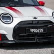 2025 MINI JCW Electric 完整实拍图集+简单评测, 续航里程371公里, 5.9秒破百, 驾驶感最纯粹的纯电动掀背小钢炮