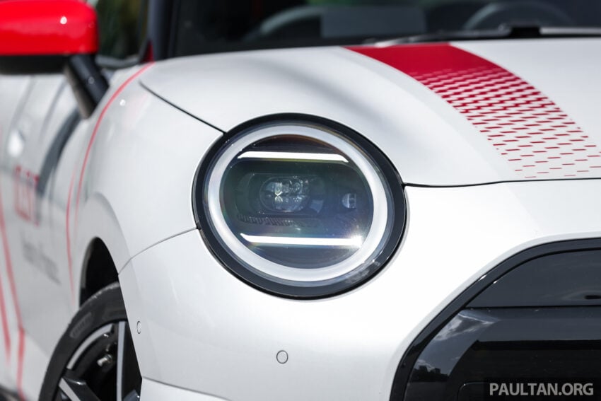 2025 MINI JCW Electric 完整实拍图集+简单评测, 续航里程371公里, 5.9秒破百, 驾驶感最纯粹的纯电动掀背小钢炮 307889