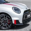 2025 MINI JCW Electric 完整实拍图集+简单评测, 续航里程371公里, 5.9秒破百, 驾驶感最纯粹的纯电动掀背小钢炮