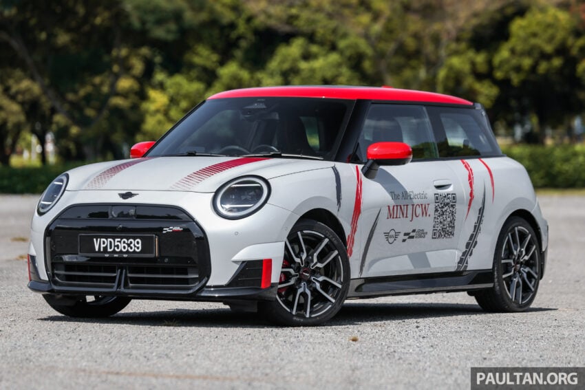 2025 MINI JCW Electric 完整实拍图集+简单评测, 续航里程371公里, 5.9秒破百, 驾驶感最纯粹的纯电动掀背小钢炮 307875
