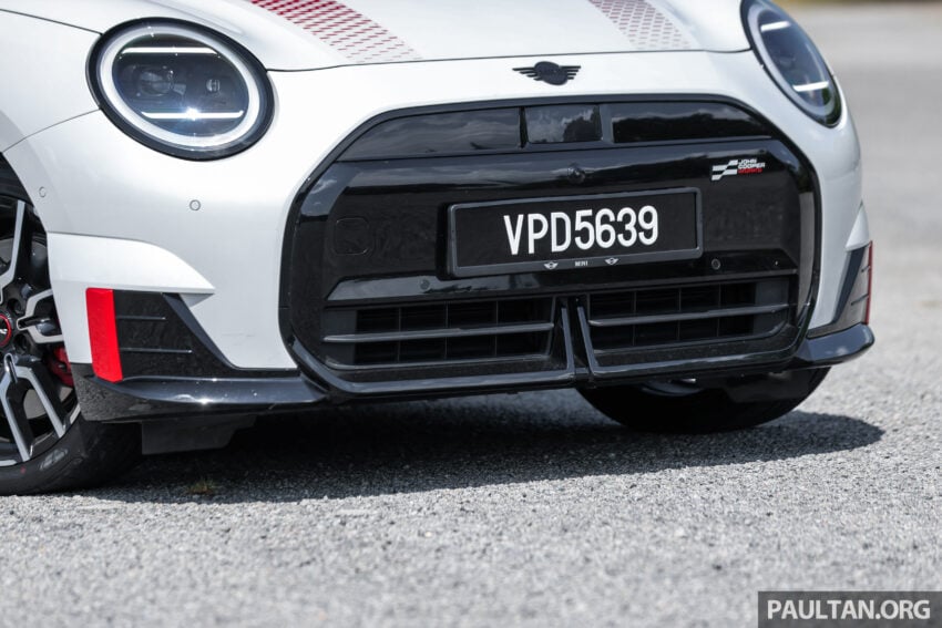 2025 MINI JCW Electric 完整实拍图集+简单评测, 续航里程371公里, 5.9秒破百, 驾驶感最纯粹的纯电动掀背小钢炮 307894