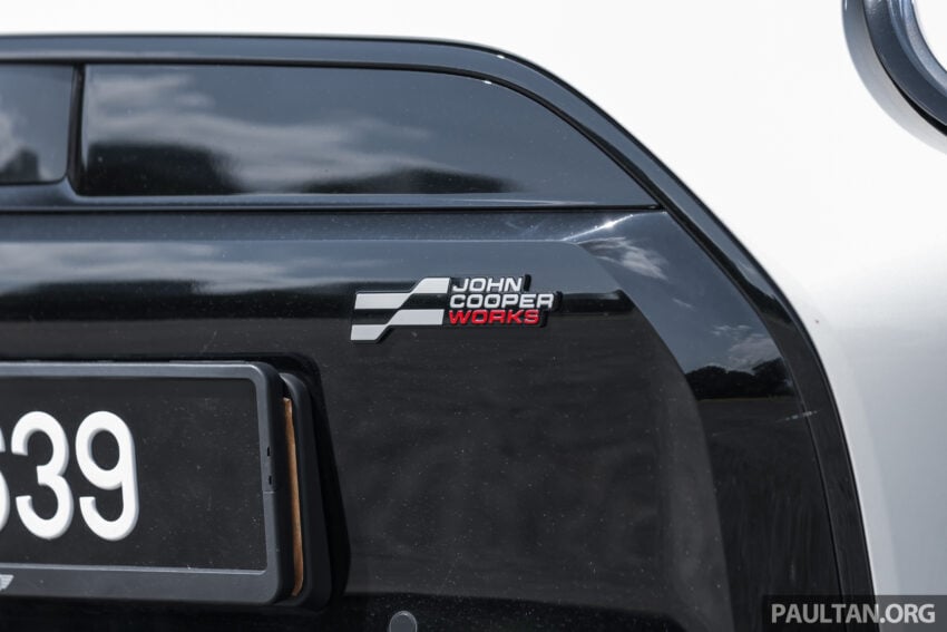 2025 MINI JCW Electric 完整实拍图集+简单评测, 续航里程371公里, 5.9秒破百, 驾驶感最纯粹的纯电动掀背小钢炮 307896