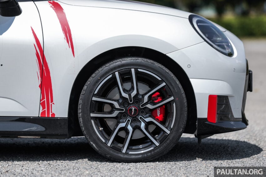 2025 MINI JCW Electric 完整实拍图集+简单评测, 续航里程371公里, 5.9秒破百, 驾驶感最纯粹的纯电动掀背小钢炮 307897