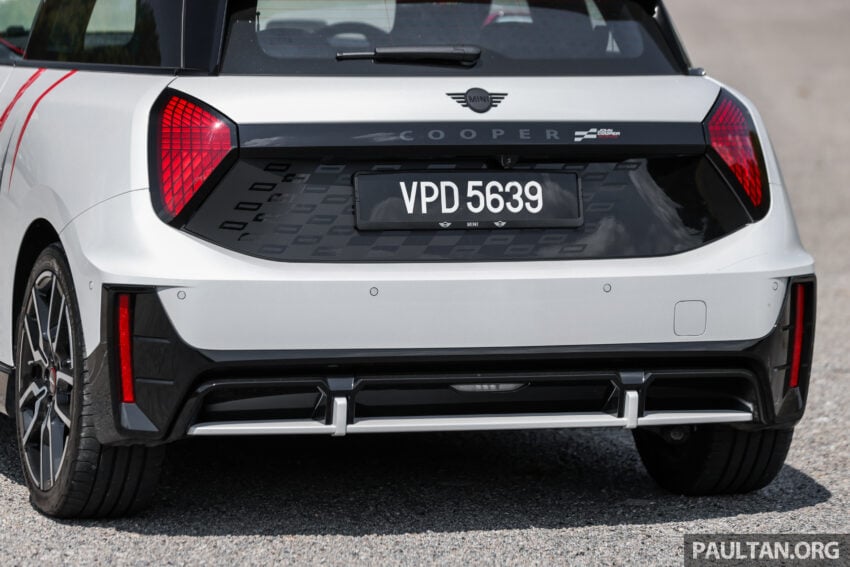 2025 MINI JCW Electric 完整实拍图集+简单评测, 续航里程371公里, 5.9秒破百, 驾驶感最纯粹的纯电动掀背小钢炮 307905