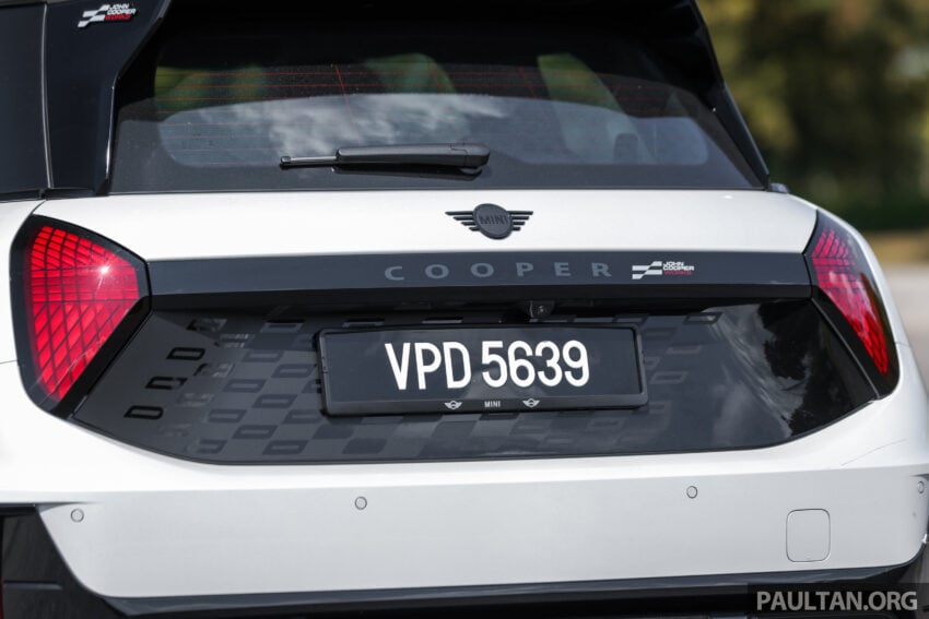 2025 MINI JCW Electric 完整实拍图集+简单评测, 续航里程371公里, 5.9秒破百, 驾驶感最纯粹的纯电动掀背小钢炮 307909