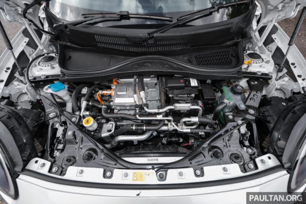 2025 MINI JCW Electric 完整实拍图集+简单评测, 续航里程371公里, 5.9秒破百, 驾驶感最纯粹的纯电动掀背小钢炮