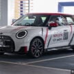 2025 MINI JCW Electric 完整实拍图集+简单评测, 续航里程371公里, 5.9秒破百, 驾驶感最纯粹的纯电动掀背小钢炮