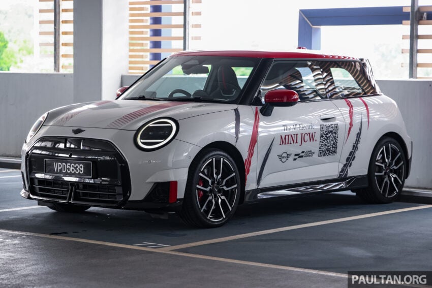 2025 MINI JCW Electric 完整实拍图集+简单评测, 续航里程371公里, 5.9秒破百, 驾驶感最纯粹的纯电动掀背小钢炮 307918