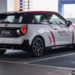2025 MINI JCW Electric 完整实拍图集+简单评测, 续航里程371公里, 5.9秒破百, 驾驶感最纯粹的纯电动掀背小钢炮