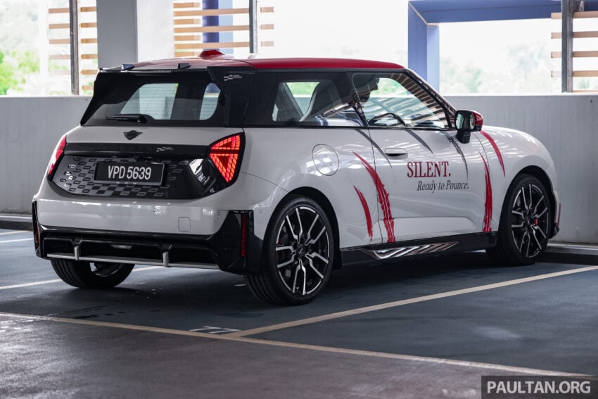 2025 MINI JCW Electric 完整实拍图集+简单评测, 续航里程371公里, 5.9秒破百, 驾驶感最纯粹的纯电动掀背小钢炮 307921