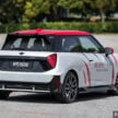 2025 MINI JCW Electric 完整实拍图集+简单评测, 续航里程371公里, 5.9秒破百, 驾驶感最纯粹的纯电动掀背小钢炮