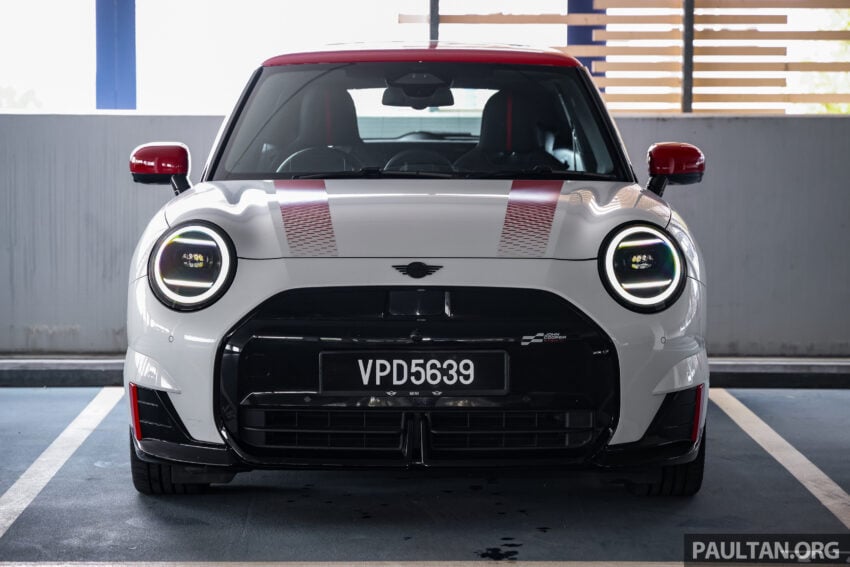 2025 MINI JCW Electric 完整实拍图集+简单评测, 续航里程371公里, 5.9秒破百, 驾驶感最纯粹的纯电动掀背小钢炮 307924