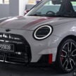 2025 MINI JCW Electric 完整实拍图集+简单评测, 续航里程371公里, 5.9秒破百, 驾驶感最纯粹的纯电动掀背小钢炮