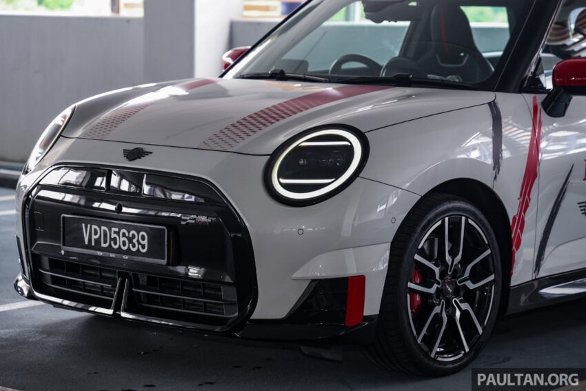 2025 MINI JCW Electric 完整实拍图集+简单评测, 续航里程371公里, 5.9秒破百, 驾驶感最纯粹的纯电动掀背小钢炮 307930