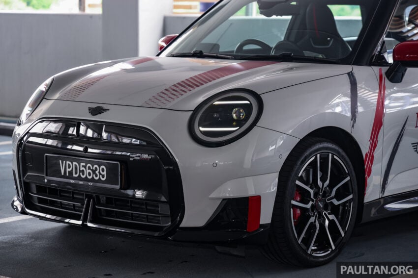 2025 MINI JCW Electric 完整实拍图集+简单评测, 续航里程371公里, 5.9秒破百, 驾驶感最纯粹的纯电动掀背小钢炮 307931