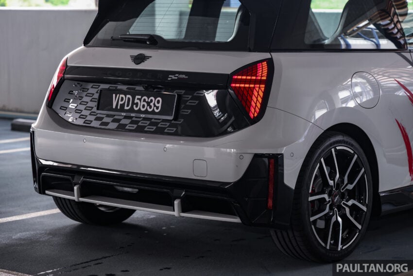 2025 MINI JCW Electric 完整实拍图集+简单评测, 续航里程371公里, 5.9秒破百, 驾驶感最纯粹的纯电动掀背小钢炮 307932