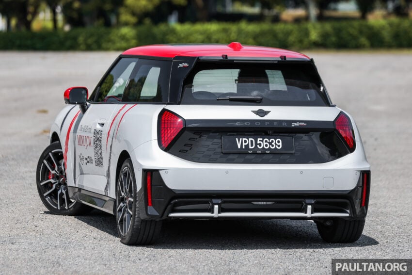 2025 MINI JCW Electric 完整实拍图集+简单评测, 续航里程371公里, 5.9秒破百, 驾驶感最纯粹的纯电动掀背小钢炮 307880