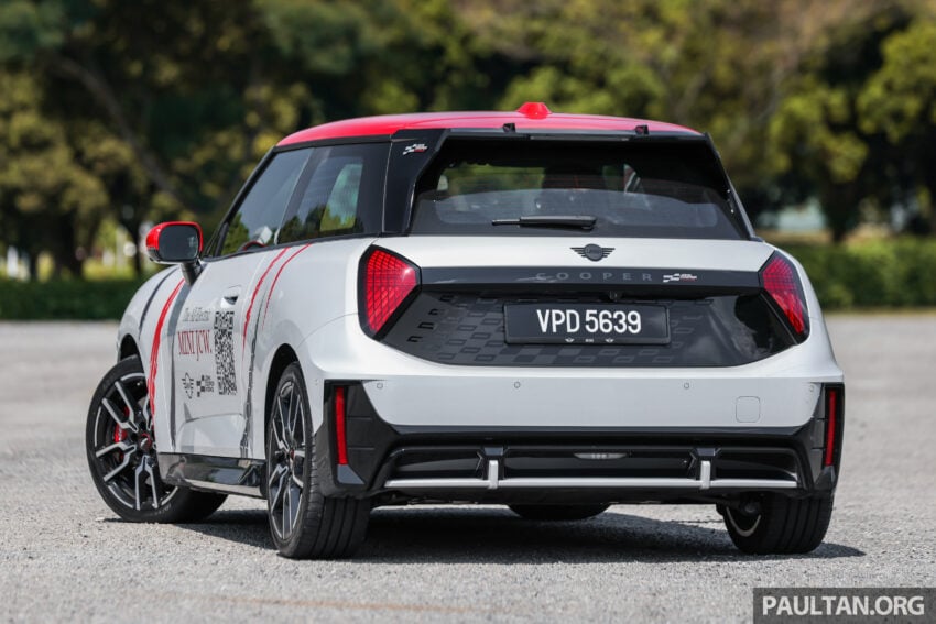 2025 MINI JCW Electric 完整实拍图集+简单评测, 续航里程371公里, 5.9秒破百, 驾驶感最纯粹的纯电动掀背小钢炮 307881