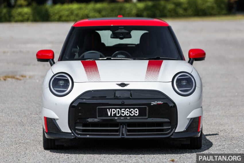2025 MINI JCW Electric 完整实拍图集+简单评测, 续航里程371公里, 5.9秒破百, 驾驶感最纯粹的纯电动掀背小钢炮 307882