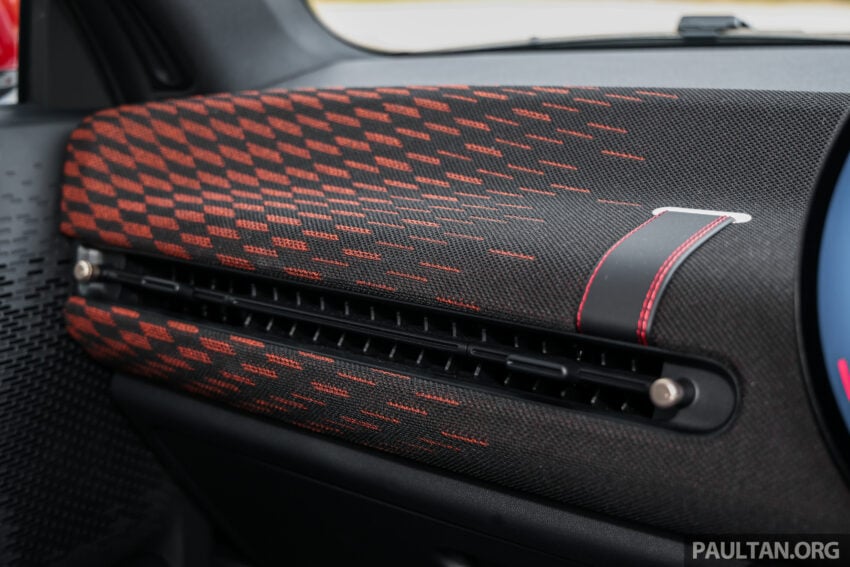 2025 MINI JCW Electric 完整实拍图集+简单评测, 续航里程371公里, 5.9秒破百, 驾驶感最纯粹的纯电动掀背小钢炮 307995