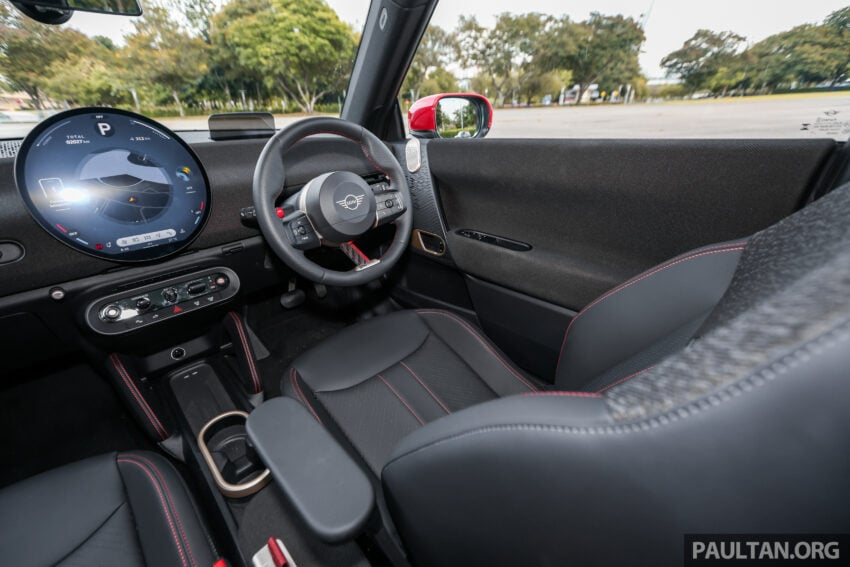 2025 MINI JCW Electric 完整实拍图集+简单评测, 续航里程371公里, 5.9秒破百, 驾驶感最纯粹的纯电动掀背小钢炮 308001