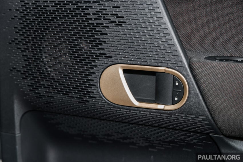 2025 MINI JCW Electric 完整实拍图集+简单评测, 续航里程371公里, 5.9秒破百, 驾驶感最纯粹的纯电动掀背小钢炮 308006