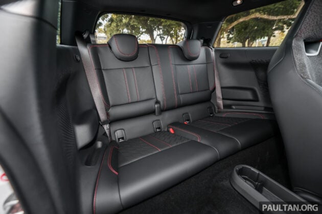2025 MINI JCW Electric 完整实拍图集+简单评测, 续航里程371公里, 5.9秒破百, 驾驶感最纯粹的纯电动掀背小钢炮