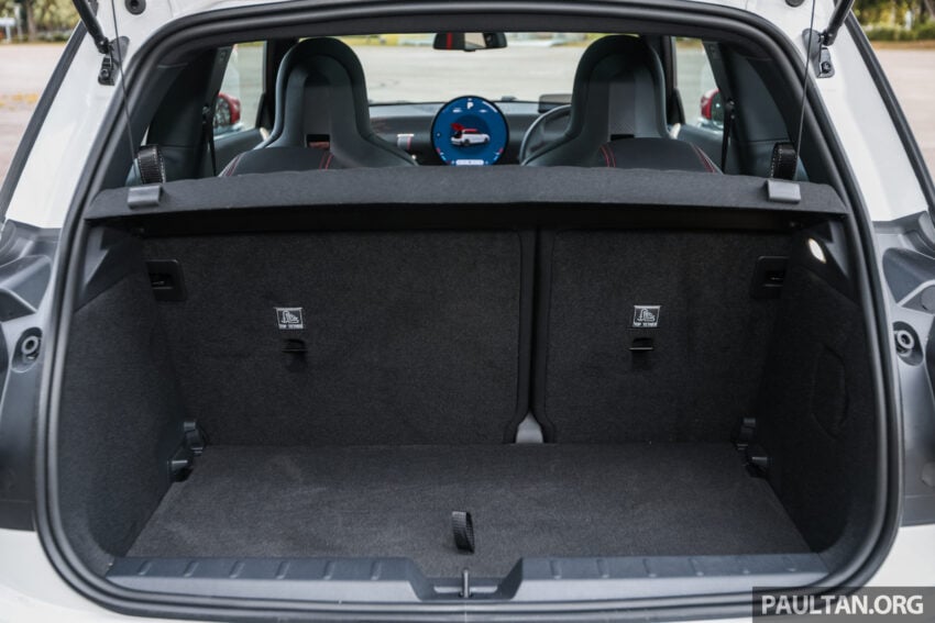 2025 MINI JCW Electric 完整实拍图集+简单评测, 续航里程371公里, 5.9秒破百, 驾驶感最纯粹的纯电动掀背小钢炮 308017