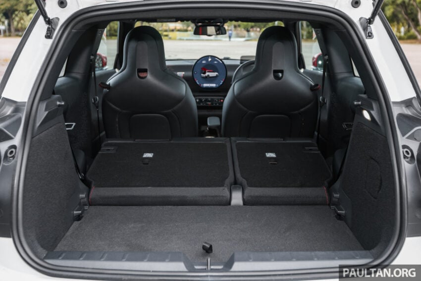2025 MINI JCW Electric 完整实拍图集+简单评测, 续航里程371公里, 5.9秒破百, 驾驶感最纯粹的纯电动掀背小钢炮 308018