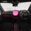 2025 MINI JCW Electric 完整实拍图集+简单评测, 续航里程371公里, 5.9秒破百, 驾驶感最纯粹的纯电动掀背小钢炮