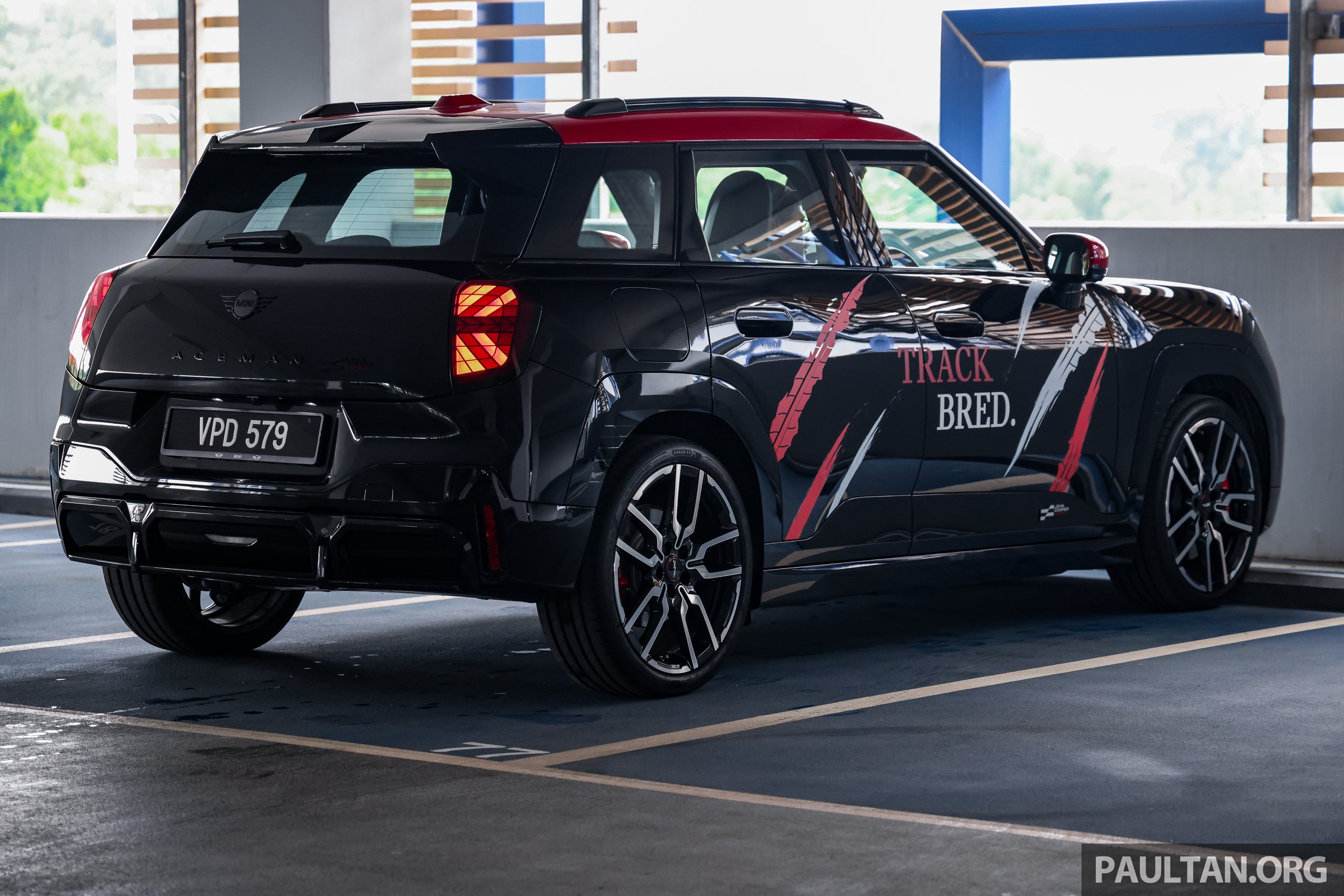 试驾：MINI JCW Aceman Electric，电动时代的卡丁车味