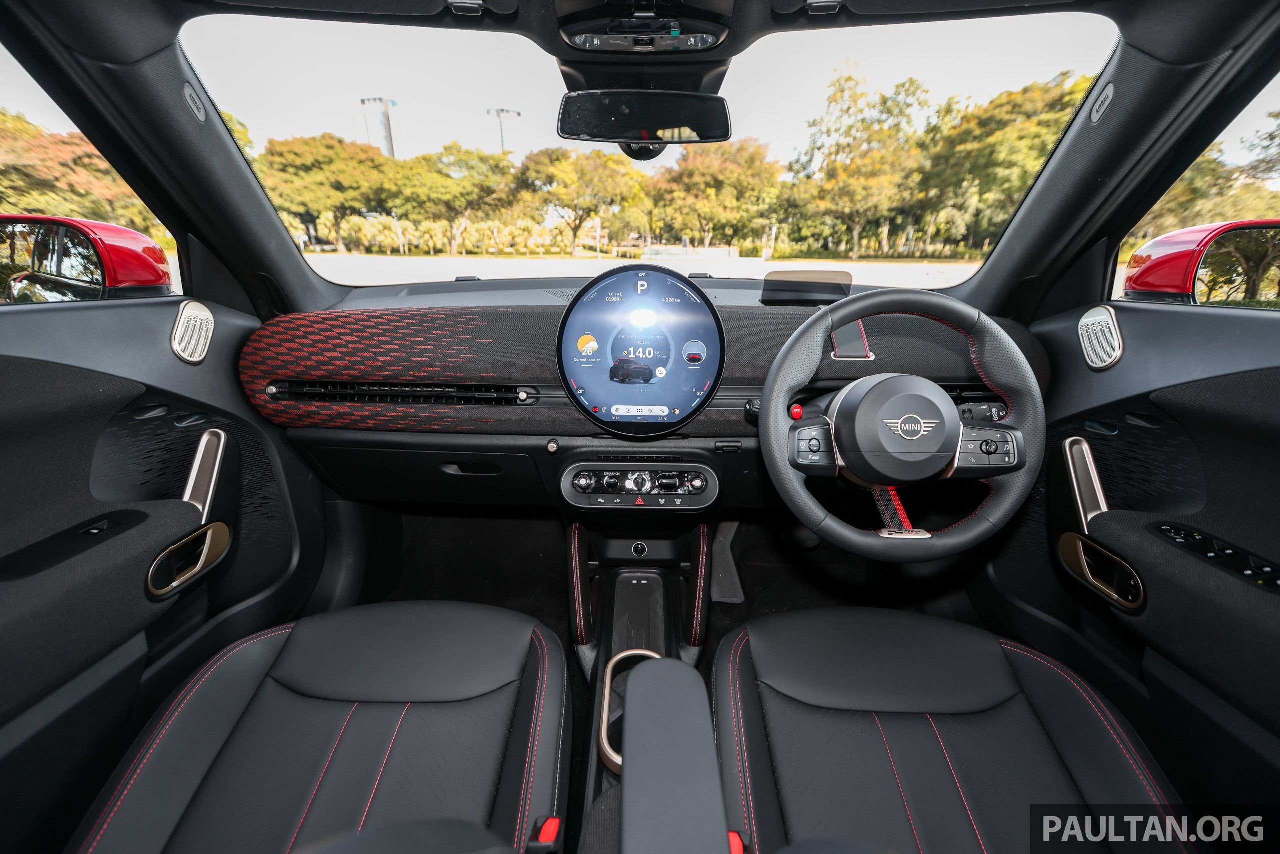 试驾：MINI JCW Aceman Electric，电动时代的卡丁车味