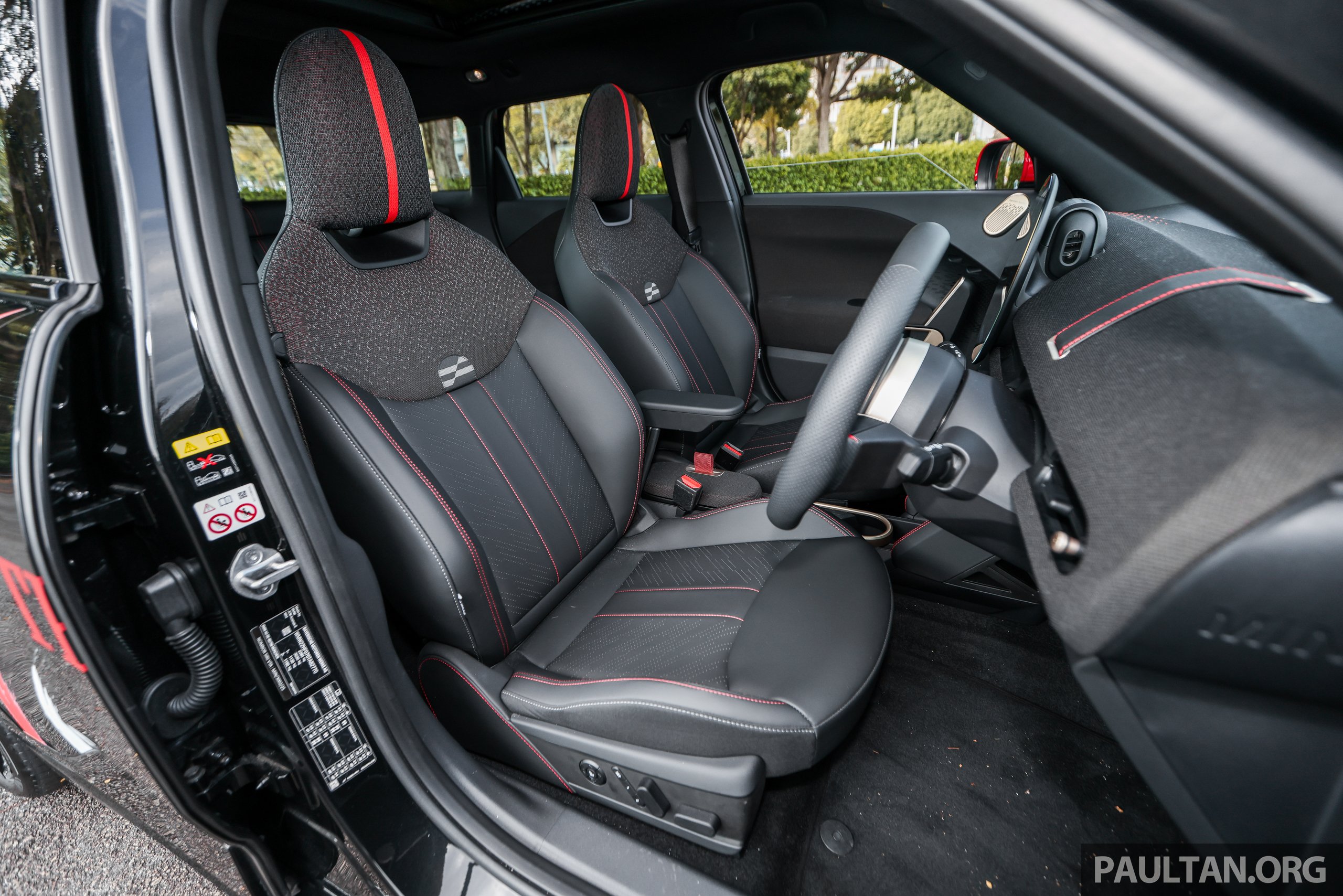 试驾：MINI JCW Aceman Electric，电动时代的卡丁车味