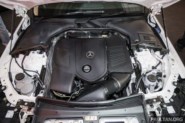 2025 Mercedes-Benz C200 AMG Line 本地上市, 标配原厂AMG运动化套件, 1.5L四缸微型油电, 官方售价29.3万