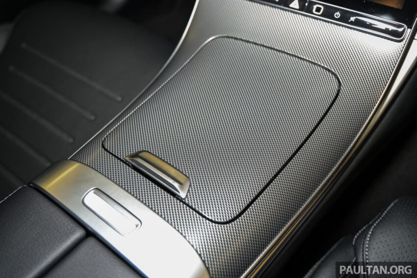 2025 Mercedes-Benz C200 AMG Line 本地上市, 标配原厂AMG运动化套件, 1.5L四缸微型油电, 官方售价29.3万 307631