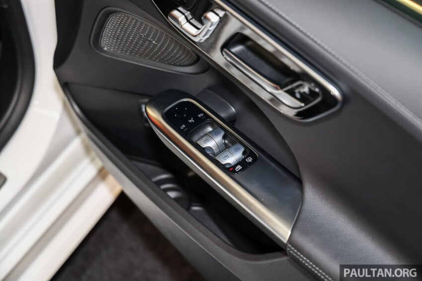 2025 Mercedes-Benz C200 AMG Line 本地上市, 标配原厂AMG运动化套件, 1.5L四缸微型油电, 官方售价29.3万 307664