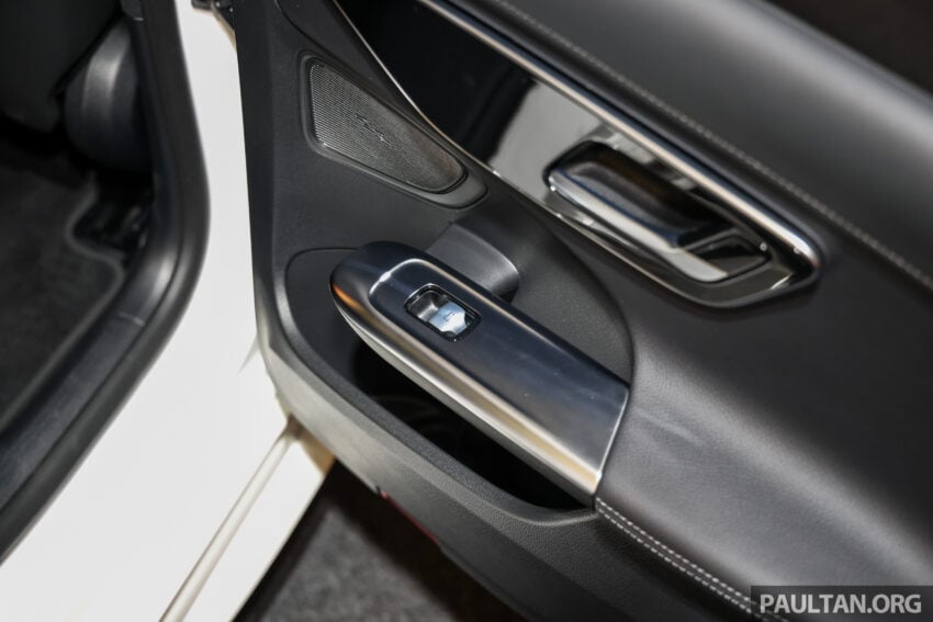 2025 Mercedes-Benz C200 AMG Line 本地上市, 标配原厂AMG运动化套件, 1.5L四缸微型油电, 官方售价29.3万 307673